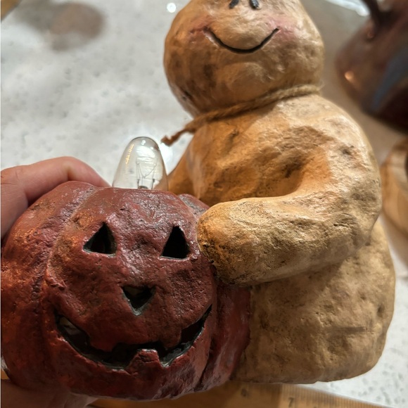 Vickie Jean's Creations Halloween Ghost holding pumpkin with lightbulb 2005 - Picture 7 of 9